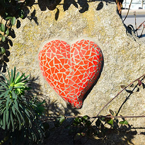 Coeur en ceramique street art à la Guillotière